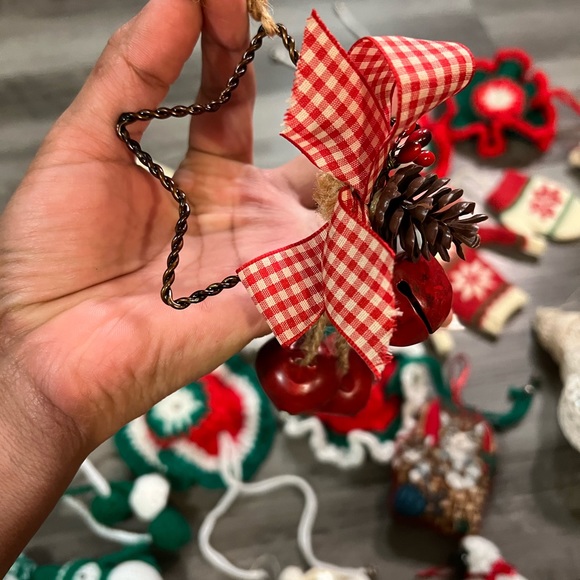 VINTAGE YARN Christmas ornament LOT 24 ANGEL SANTA Cats Christmas Tree Handmade - Picture 12 of 16